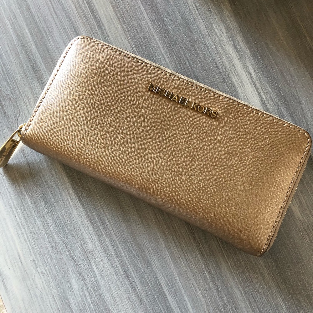 Michael Kors Jet Set Leather Continental Wallet